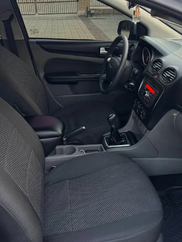Ford focus 2 ford фокус 2 рестайлинг 2011г 1.8 мт бензин отличный, не дымит, не троит, весь сухой, не дезелит, никаких лишних звуков! коробка механическая, без хрустов, переключает плавно, мягко! ходовая без нареканий, не гремит, не стучит, мягкая, комфортная! фары bi led улучшеный свет, с двойными линзами, туманки led диски r17 на отличной резине. без рыжиков, без гнили, ровная целая машинка, как на фото ) документы чистые, без запретов, без штрафов, любое переоформление в мрэо с моим присутствием, без проблем. осмотр г. макеевка связь +7949-489-08-56 - +7949-607-32-69 цена 625.000 руб торг разумный у капота 📞 звоните: +7(949)4890856 - фотография - 10