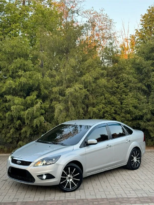 Ford focus 2 ford фокус 2 рестайлинг 2011г 1.8 мт бензин отличный, не дымит, не троит, весь сухой, не дезелит, никаких лишних звуков! коробка механическая, без хрустов, переключает плавно, мягко! ходовая без нареканий, не гремит, не стучит, мягкая, комфортная! фары bi led улучшеный свет, с двойными линзами, туманки led диски r17 на отличной резине. без рыжиков, без гнили, ровная целая машинка, как на фото ) документы чистые, без запретов, без штрафов, любое переоформление в мрэо с моим присутствием, без проблем. осмотр г. макеевка связь +7949-489-08-56 - +7949-607-32-69 цена 625.000 руб торг разумный у капота 📞 звоните: +7(949)4890856 - фотография - 2