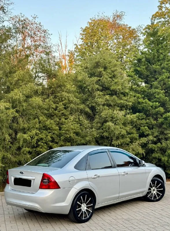 Ford focus 2 ford фокус 2 рестайлинг 2011г 1.8 мт бензин отличный, не дымит, не троит, весь сухой, не дезелит, никаких лишних звуков! коробка механическая, без хрустов, переключает плавно, мягко! ходовая без нареканий, не гремит, не стучит, мягкая, комфортная! фары bi led улучшеный свет, с двойными линзами, туманки led диски r17 на отличной резине. без рыжиков, без гнили, ровная целая машинка, как на фото ) документы чистые, без запретов, без штрафов, любое переоформление в мрэо с моим присутствием, без проблем. осмотр г. макеевка связь +7949-489-08-56 - +7949-607-32-69 цена 625.000 руб торг разумный у капота 📞 звоните: +7(949)4890856 - фотография - 3
