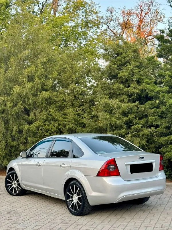 Ford focus 2 ford фокус 2 рестайлинг 2011г 1.8 мт бензин отличный, не дымит, не троит, весь сухой, не дезелит, никаких лишних звуков! коробка механическая, без хрустов, переключает плавно, мягко! ходовая без нареканий, не гремит, не стучит, мягкая, комфортная! фары bi led улучшеный свет, с двойными линзами, туманки led диски r17 на отличной резине. без рыжиков, без гнили, ровная целая машинка, как на фото ) документы чистые, без запретов, без штрафов, любое переоформление в мрэо с моим присутствием, без проблем. осмотр г. макеевка связь +7949-489-08-56 - +7949-607-32-69 цена 625.000 руб торг разумный у капота 📞 звоните: +7(949)4890856 - фотография - 4