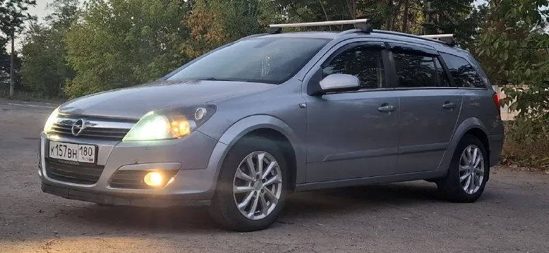 Продам opel astra h универсал. год выпуска 2005г. обьем 1,8л. мкпп, бензин/газ. газ вписан. в хорошем тех. состоянии. по ходовой части вопросов нет ( все меняется во время). по двигателю всё отлично, работает как часики. электростеклоподъёмники, эл. регулировка зеркал, подогрев зеркал, климат работает. более подробно расскажу по телефону +7 949 843 56 16 документы чистые. цена 510тыс (торг у капота, полное переоформление) машину можно посмотреть -в г. донецк. 📞 звоните: +7(949)8435616 - фотография - 4