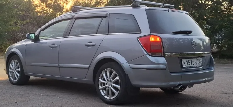 Продам opel astra h универсал. год выпуска 2005г. обьем 1,8л. мкпп, бензин/газ. газ вписан. в хорошем тех. состоянии. по ходовой части вопросов нет ( все меняется во время). по двигателю всё отлично, работает как часики. электростеклоподъёмники, эл. регулировка зеркал, подогрев зеркал, климат работает. более подробно расскажу по телефону +7 949 843 56 16 документы чистые. цена 510тыс (торг у капота, полное переоформление) машину можно посмотреть -в г. донецк. 📞 звоните: +7(949)8435616 - фотография - 5