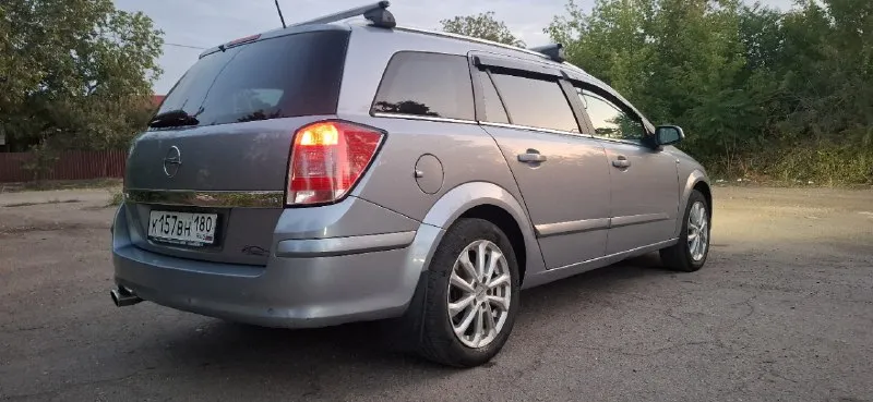Продам opel astra h универсал. год выпуска 2005г. обьем 1,8л. мкпп, бензин/газ. газ вписан. в хорошем тех. состоянии. по ходовой части вопросов нет ( все меняется во время). по двигателю всё отлично, работает как часики. электростеклоподъёмники, эл. регулировка зеркал, подогрев зеркал, климат работает. более подробно расскажу по телефону +7 949 843 56 16 документы чистые. цена 510тыс (торг у капота, полное переоформление) машину можно посмотреть -в г. донецк. 📞 звоните: +7(949)8435616 - фотография - 6