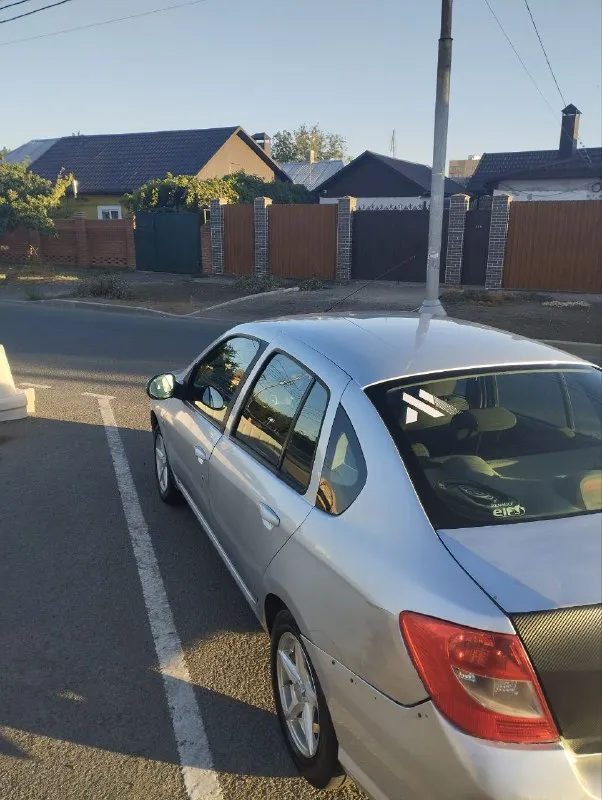 Вашему вниманию семейный седан : renault symbol 2011 г. в ✅двигатель 1.4 бензин/газ ✅кондиционер ✅мультируль комфортабельный городской автомобиль в хорошем техническом состоянии, с высоким клиренсом позволяющий беспрепятственно ездить и в сельской местности, установлен газ ( пропан) вписан в птс - что делает авто экономичным, кондиционер и мульти-руль увеличит комфортабелтность, большой багажник на 500л поможет в путешествии, а оцинкованный кузов дает долговечность и преимущество перед авто в этом ценовом сегменте. а зимняя резина будет приятным бонусом для нового владельца 🤝 цена 300000р на все вопросы отвечу по номеру телефона+79497092065 с 8-00 до 20-00 - фотография - 5