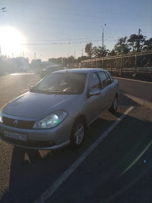 Вашему вниманию семейный седан : renault symbol 2011 г. в ✅двигатель 1.4 бензин/газ ✅кондиционер ✅мультируль комфортабельный городской автомобиль в хорошем техническом состоянии, с высоким клиренсом позволяющий беспрепятственно ездить и в сельской местности, установлен газ ( пропан) вписан в птс - что делает авто экономичным, кондиционер и мульти-руль увеличит комфортабелтность, большой багажник на 500л поможет в путешествии, а оцинкованный кузов дает долговечность и преимущество перед авто в этом ценовом сегменте. а зимняя резина будет приятным бонусом для нового владельца 🤝 цена 300000р на все вопросы отвечу по номеру телефона+79497092065 с 8-00 до 20-00 - фотография - 7