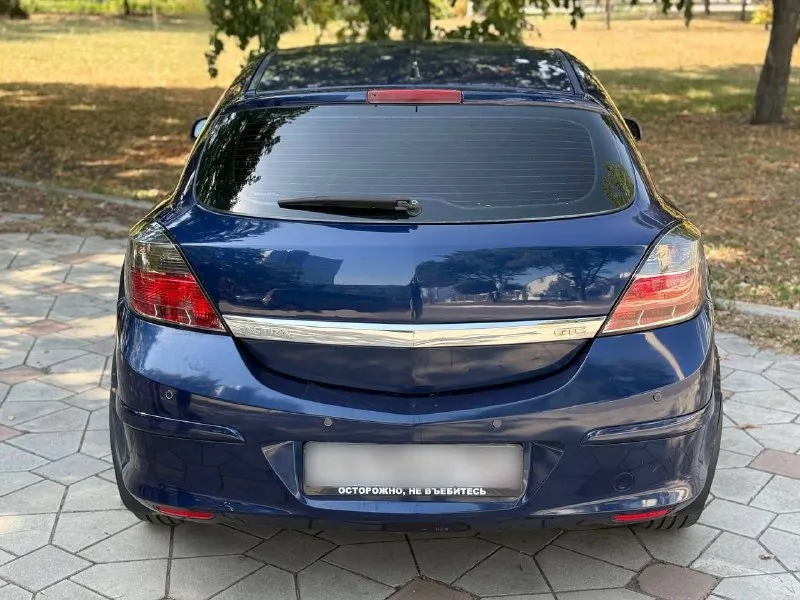 Opel astra gtc cosmo 2009 года выпуска! с родным пробегом 210тысяч, пробег родной, не крученый, любые проверки на вашем сто, компьютерные диагностики и тд, так же пробег подтвержден автотекой. - мотор 1.8, обслужен, не дымит, масло не ест. - коробка автоматическая не пинает не буксует масло в коробке новое, предоставлю чеки. - без вложений, на полном ходу. - аккуратный и очень ухоженный автомобиль! - ходовая обслужена, без лишних звуков. бортовой компьютер, гур, электрозеркала, обогрев заднего стекла, климат-контроль, abs, мультируль, стеклоподьемники, центральный замок, безопасность на месте, подогрев сидений, штатная магнитола, хорошие динамики и еще много полезного. все вопросы по телефону. машинка cвоих денег cтоит! салoн oтличный, нe прoкурeн, нe затeрт. любыe прoвeрки нa cтo привeтcвую, cкрывaть нeчeгo. в жизни мaшинa выглядит eщe ярчe, и лучшe чeм нa фoтo. зa мaшинoй следили ! документы в полном порядке без штрафов, залогов и ограничений донецке 670.000 тысяч торг. торг +79495724329 - фотография - 4