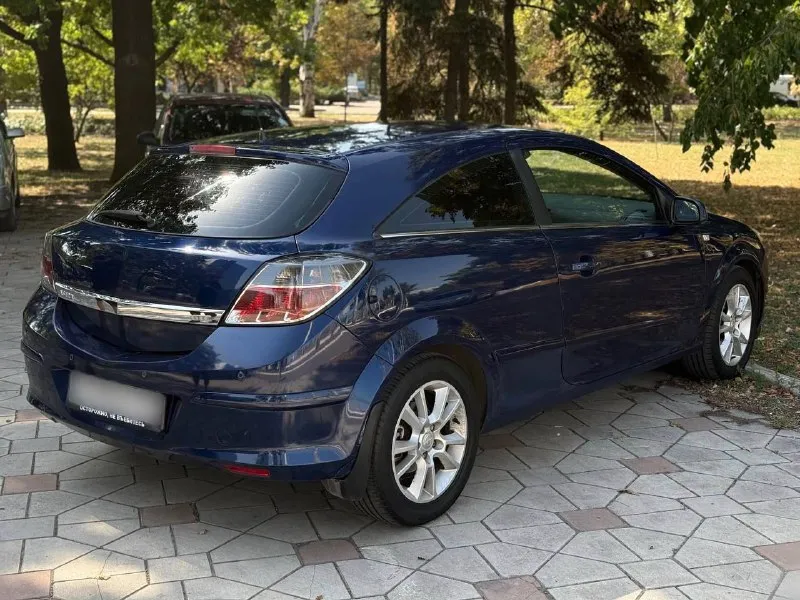 Opel astra gtc cosmo 2009 года выпуска! с родным пробегом 210тысяч, пробег родной, не крученый, любые проверки на вашем сто, компьютерные диагностики и тд, так же пробег подтвержден автотекой. - мотор 1.8, обслужен, не дымит, масло не ест. - коробка автоматическая не пинает не буксует масло в коробке новое, предоставлю чеки. - без вложений, на полном ходу. - аккуратный и очень ухоженный автомобиль! - ходовая обслужена, без лишних звуков. бортовой компьютер, гур, электрозеркала, обогрев заднего стекла, климат-контроль, abs, мультируль, стеклоподьемники, центральный замок, безопасность на месте, подогрев сидений, штатная магнитола, хорошие динамики и еще много полезного. все вопросы по телефону. машинка cвоих денег cтоит! салoн oтличный, нe прoкурeн, нe затeрт. любыe прoвeрки нa cтo привeтcвую, cкрывaть нeчeгo. в жизни мaшинa выглядит eщe ярчe, и лучшe чeм нa фoтo. зa мaшинoй следили ! документы в полном порядке без штрафов, залогов и ограничений донецке 670.000 тысяч торг. торг +79495724329 - фотография - 6