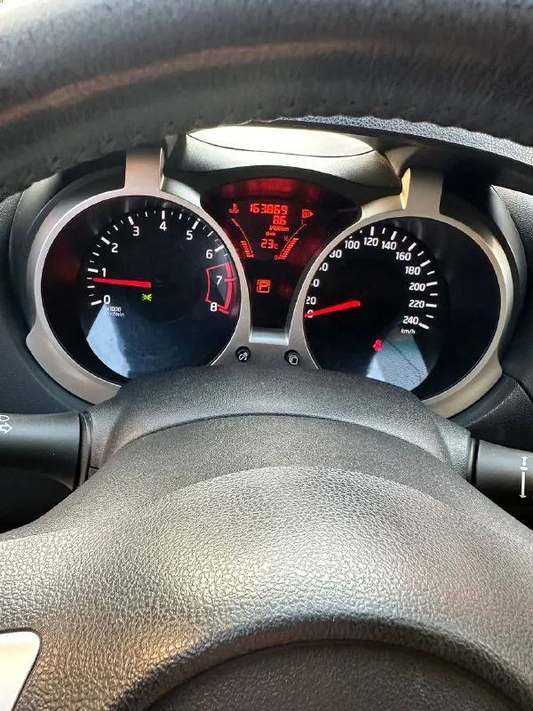 Nissan juke год выпуска :2012 автоматическая кп кнопка старт/стоп хорошая мультимедиа сигнализация pandora с автозапуском камера заднего вида подогрев передних сидений два комплекта резины бензин, 1.6 пробег : 163 тыс км 117 л. с. цена : 1.150 000 руб. торг у капота. тел. : +79495996983 - фотография - 6