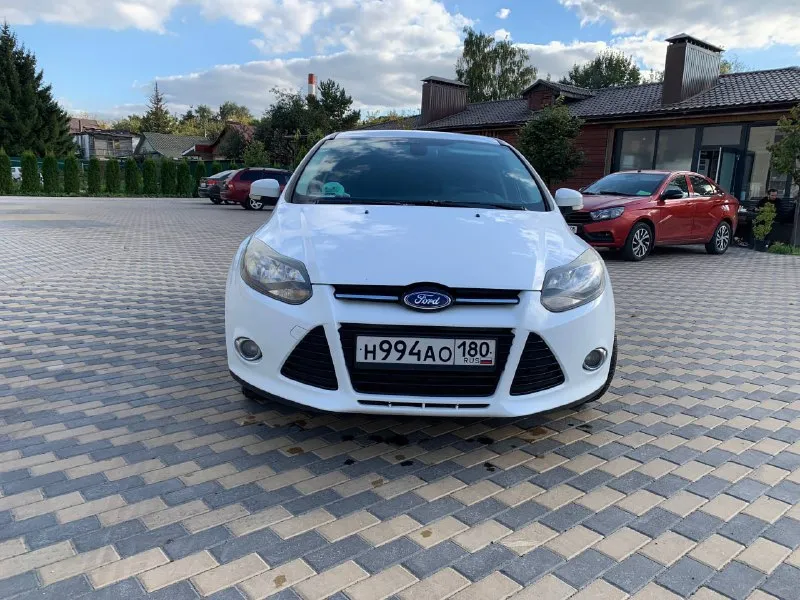 Продам ford focus 3 год: 2013 двигатель: 1.6 (140л. с) коробка: механика пробег: 216т владельцев: 2 (я второй хозяин) цена: 900 (торг) +79257308859 (звонить на этот!) +79493848912 вотсап и телеграмм на этом номере, звоните пишите, отвечу на вопросы в машине стоит новое сцепление, рулевая рейка, генератор, в круг тормозные диски и тд. целая папка заказ нарядов, за машиной следил, денег не жалел. по комплектации: двух зонный климат контроль авто свет авто дождь автоматическое затемнение зеркало заднего вида парктроники 5 ступенчатый подогрев кресел 4 автоматических стеклоподъемника с защитой от придавливания объёмная сигнализация (с завода) два ключа старт/стоп музыка с настройкой (для водителя/для всех) открыты все скрытые функции два комплекта ковров мультируль хорошая летняя резина лобовое стекло в подогревом осмотр горловка/донецк договоримся 📲 tg: @olezhka_11 📞 звоните: +7(949)3848912 - фотография - 5