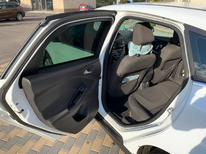 Продам ford focus 3 год: 2013 двигатель: 1.6 (140л. с) коробка: механика пробег: 216т владельцев: 2 (я второй хозяин) цена: 900 (торг) +79257308859 (звонить на этот!) +79493848912 вотсап и телеграмм на этом номере, звоните пишите, отвечу на вопросы в машине стоит новое сцепление, рулевая рейка, генератор, в круг тормозные диски и тд. целая папка заказ нарядов, за машиной следил, денег не жалел. по комплектации: двух зонный климат контроль авто свет авто дождь автоматическое затемнение зеркало заднего вида парктроники 5 ступенчатый подогрев кресел 4 автоматических стеклоподъемника с защитой от придавливания объёмная сигнализация (с завода) два ключа старт/стоп музыка с настройкой (для водителя/для всех) открыты все скрытые функции два комплекта ковров мультируль хорошая летняя резина лобовое стекло в подогревом осмотр горловка/донецк договоримся 📲 tg: @olezhka_11 📞 звоните: +7(949)3848912 - фотография - 7