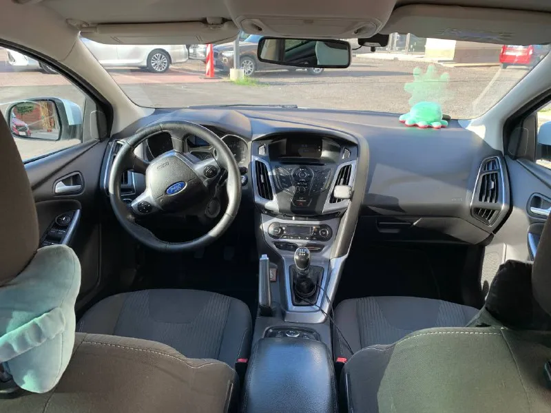 Продам ford focus 3 год: 2013 двигатель: 1.6 (140л. с) коробка: механика пробег: 216т владельцев: 2 (я второй хозяин) цена: 900 (торг) +79257308859 (звонить на этот!) +79493848912 вотсап и телеграмм на этом номере, звоните пишите, отвечу на вопросы в машине стоит новое сцепление, рулевая рейка, генератор, в круг тормозные диски и тд. целая папка заказ нарядов, за машиной следил, денег не жалел. по комплектации: двух зонный климат контроль авто свет авто дождь автоматическое затемнение зеркало заднего вида парктроники 5 ступенчатый подогрев кресел 4 автоматических стеклоподъемника с защитой от придавливания объёмная сигнализация (с завода) два ключа старт/стоп музыка с настройкой (для водителя/для всех) открыты все скрытые функции два комплекта ковров мультируль хорошая летняя резина лобовое стекло в подогревом осмотр горловка/донецк договоримся 📲 tg: @olezhka_11 📞 звоните: +7(949)3848912 - фотография - 8