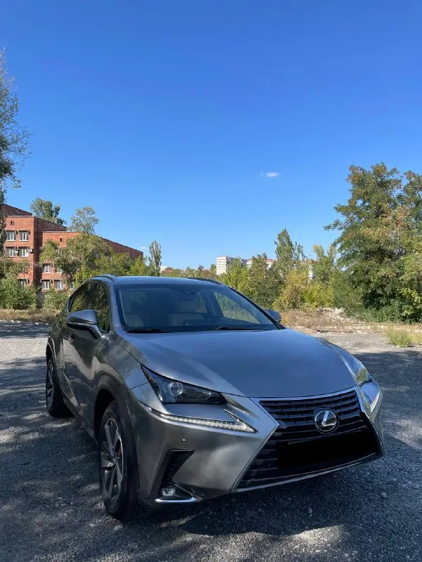 Продам lexus nx 300 2.0t год: 2019 тип кпп: автомат пробег: 94 000 км безопасность вся целая, весь в идеале, что можно увидеть по vin: jtjbarbz8k2214258 - бесключевой доступ на всех дверях - подогрев сидений, электрорегулировка - подогрев руля - климат контроль - ассистент удержания-полосы - активный дальний свет - выбор режима движения eco|sport - камера заднего вида - парктроники перед и зад - apple car play + android auto - запуск двигателя start/stop - сенсорное управление основным меню - датчики: дождя, света, давления в шинах автомобиль полностью обслужен, эксплуатировался бережно, гаражное хранение, пригонял для личного пользования в декабре 2023 года из беларуси. +79494408414 +79495262239 💸цена: 3.500.000₽ + торг у капота осмотр г. донецк - фотография - 2