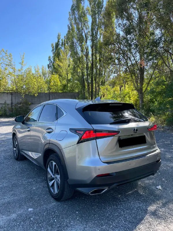 Продам lexus nx 300 2.0t год: 2019 тип кпп: автомат пробег: 94 000 км безопасность вся целая, весь в идеале, что можно увидеть по vin: jtjbarbz8k2214258 - бесключевой доступ на всех дверях - подогрев сидений, электрорегулировка - подогрев руля - климат контроль - ассистент удержания-полосы - активный дальний свет - выбор режима движения eco|sport - камера заднего вида - парктроники перед и зад - apple car play + android auto - запуск двигателя start/stop - сенсорное управление основным меню - датчики: дождя, света, давления в шинах автомобиль полностью обслужен, эксплуатировался бережно, гаражное хранение, пригонял для личного пользования в декабре 2023 года из беларуси. +79494408414 +79495262239 💸цена: 3.500.000₽ + торг у капота осмотр г. донецк - фотография - 4
