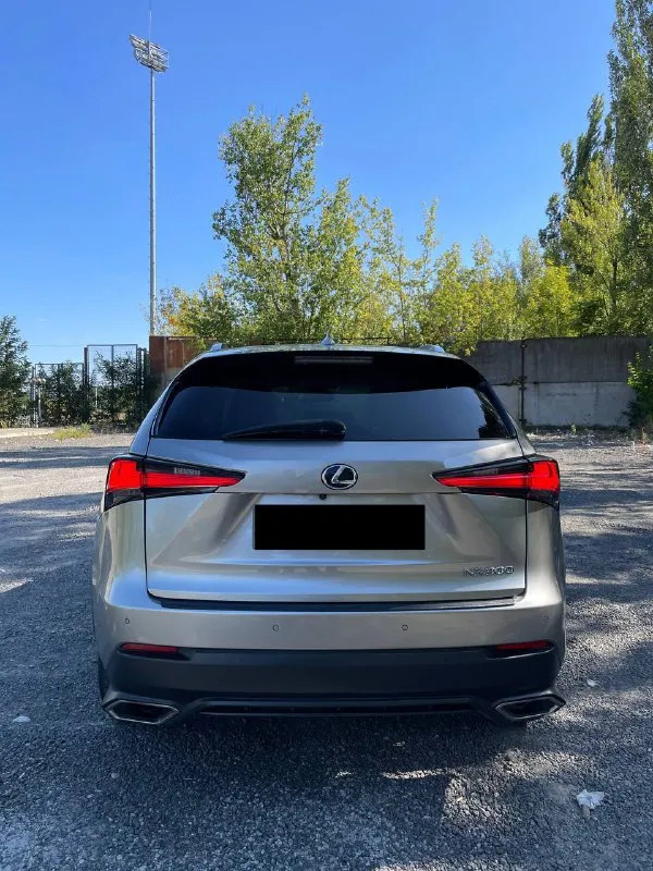 Продам lexus nx 300 2.0t год: 2019 тип кпп: автомат пробег: 94 000 км безопасность вся целая, весь в идеале, что можно увидеть по vin: jtjbarbz8k2214258 - бесключевой доступ на всех дверях - подогрев сидений, электрорегулировка - подогрев руля - климат контроль - ассистент удержания-полосы - активный дальний свет - выбор режима движения eco|sport - камера заднего вида - парктроники перед и зад - apple car play + android auto - запуск двигателя start/stop - сенсорное управление основным меню - датчики: дождя, света, давления в шинах автомобиль полностью обслужен, эксплуатировался бережно, гаражное хранение, пригонял для личного пользования в декабре 2023 года из беларуси. +79494408414 +79495262239 💸цена: 3.500.000₽ + торг у капота осмотр г. донецк - фотография - 6