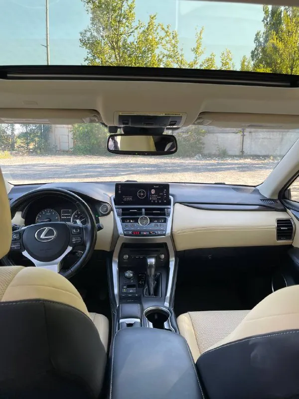 Продам lexus nx 300 2.0t год: 2019 тип кпп: автомат пробег: 94 000 км безопасность вся целая, весь в идеале, что можно увидеть по vin: jtjbarbz8k2214258 - бесключевой доступ на всех дверях - подогрев сидений, электрорегулировка - подогрев руля - климат контроль - ассистент удержания-полосы - активный дальний свет - выбор режима движения eco|sport - камера заднего вида - парктроники перед и зад - apple car play + android auto - запуск двигателя start/stop - сенсорное управление основным меню - датчики: дождя, света, давления в шинах автомобиль полностью обслужен, эксплуатировался бережно, гаражное хранение, пригонял для личного пользования в декабре 2023 года из беларуси. +79494408414 +79495262239 💸цена: 3.500.000₽ + торг у капота осмотр г. донецк - фотография - 7