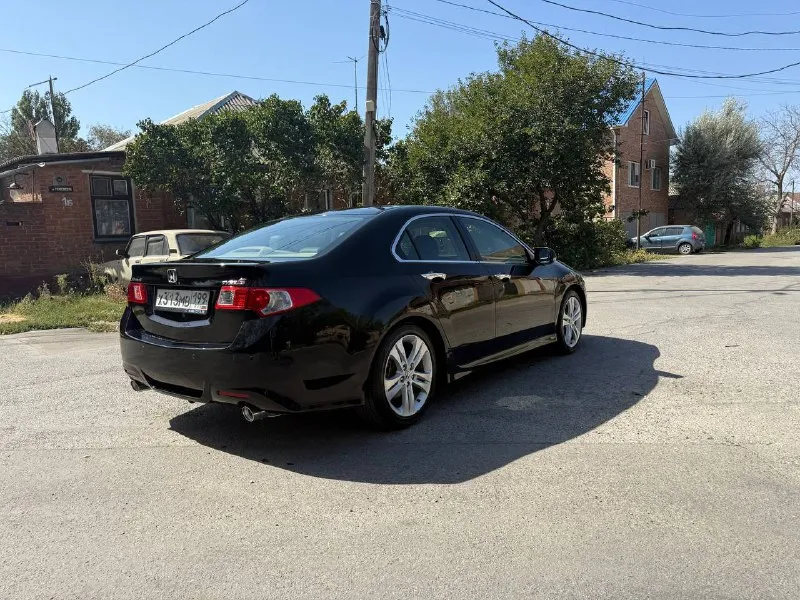 Продаю хонда акорд type s, год 2008,один владелец ( с новья), мотор 2,4 автомат, что касаемо техники то 5+ без вложений, обслужена от а до я, сделана профессиональная палировка, с нанесением керамики в 2 слоя, химчистка, никаких запахов салоне нет, только прекрасный запах кожи и ковролина ! руль в заводской оплетке не перешит родной так же ручка акпп родная, очень живой по всем параметрам авто, торг будет у капота реальным покупателям, открою смс так как связь не очень ловит, пишите звоните обсудим, видео звонок с прибором приветствуется без проблем все удачи! тел 89289042454 цена 1180000 - фотография - 3