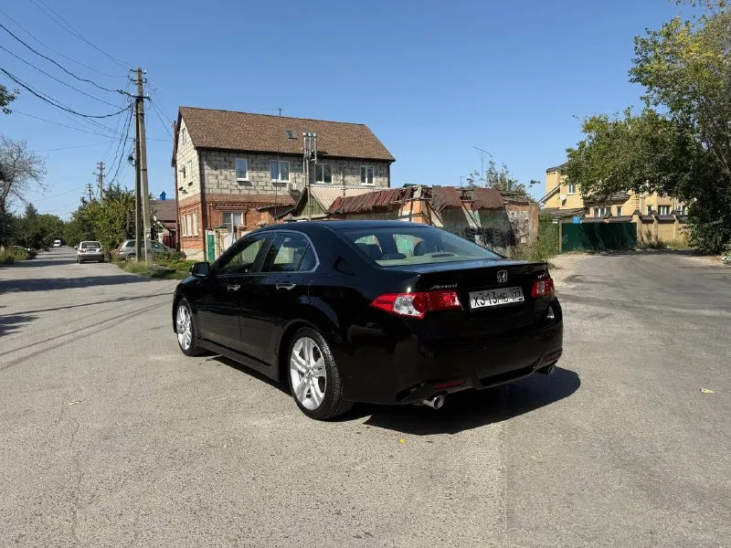 Продаю хонда акорд type s, год 2008,один владелец ( с новья), мотор 2,4 автомат, что касаемо техники то 5+ без вложений, обслужена от а до я, сделана профессиональная палировка, с нанесением керамики в 2 слоя, химчистка, никаких запахов салоне нет, только прекрасный запах кожи и ковролина ! руль в заводской оплетке не перешит родной так же ручка акпп родная, очень живой по всем параметрам авто, торг будет у капота реальным покупателям, открою смс так как связь не очень ловит, пишите звоните обсудим, видео звонок с прибором приветствуется без проблем все удачи! тел 89289042454 цена 1180000 - фотография - 4
