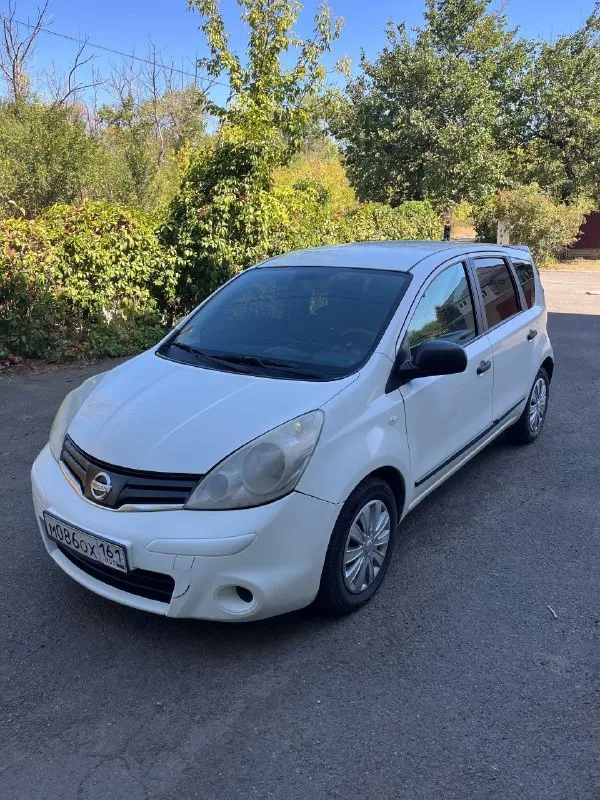 ‼️в продаже nissan note(рестайлинг)2009 года выпуска‼️ •двигатель 1.5 dci mt 86л. с. заводится отлично, не дымит, не троит, вложений не требует. •коробка, сцепление, тормоза отличные. •по ходовой без нареканий. •электрика вся рабочая! 📃документы готовы к переоформлению, 3 хозяина по птс. ❗️по комплектации: электро усилитель руля, кондиционер(рабочий)музыка. •салон ухоженный •машина сел и поехал, делать нечего не нужно! 💸ценник: 475.000 рублей + торг реальному покупателю! 📞номер телефона +79494339294 - фотография - 2