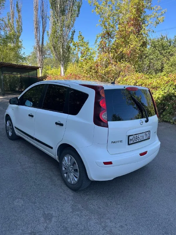 ‼️в продаже nissan note(рестайлинг)2009 года выпуска‼️ •двигатель 1.5 dci mt 86л. с. заводится отлично, не дымит, не троит, вложений не требует. •коробка, сцепление, тормоза отличные. •по ходовой без нареканий. •электрика вся рабочая! 📃документы готовы к переоформлению, 3 хозяина по птс. ❗️по комплектации: электро усилитель руля, кондиционер(рабочий)музыка. •салон ухоженный •машина сел и поехал, делать нечего не нужно! 💸ценник: 475.000 рублей + торг реальному покупателю! 📞номер телефона +79494339294 - фотография - 4
