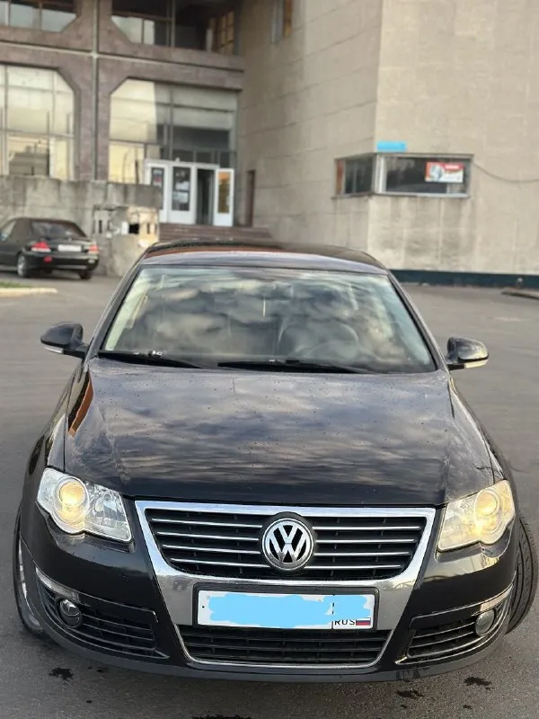Продам volkswagen passat 🔥

Год выпуска:2005🔥
Модификация:2.0 fsi at (150 л. С. )🔥
Тип двигателя: бензин🔥
Коробка передач : автомат 🔥
Привод:передний🔥
Тип кузова : седан🔥
Koмплeктaция: highline (полная, кроме люка)🔥
Цвет:черный 🔥

В продаже volkswagen passat в бешеной и редкой комплектации, есть абсолютно все функции, кроме люка.
Двигатель -в идеальном состоянии, заводится с пол оборота, работает тихо, без каких-либо шумов. Тяга бешеная.
Акпп (японский aisin-неубиваемая коробка автомат)-в идеальном состоянии, все передачи щелкают резко, без пинков, без глюков.
По салону есть мелкие нюансы, на которые готов уступить, ничего критичного, для 2005 года сохранился очень даже хорошо.
По ходовой-абсолютно делать ничего не нужно, машина мягкая, дорогу чувствует уверенно.

Полное оформление авто, готовый пакет документов для постановки на учет.
Готов к выезду в любой сервис по вашему желанию.

✅Цена: 749.999 тысяч

Возможен пригон по договоренности.
Возможен обмен.
📌Номер для связи:+79495752024 - фотография - 1