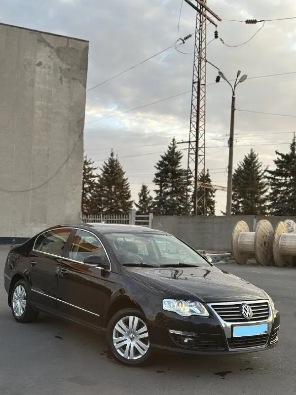 Продам volkswagen passat 🔥

Год выпуска:2005🔥
Модификация:2.0 fsi at (150 л. С. )🔥
Тип двигателя: бензин🔥
Коробка передач : автомат 🔥
Привод:передний🔥
Тип кузова : седан🔥
Koмплeктaция: highline (полная, кроме люка)🔥
Цвет:черный 🔥

В продаже volkswagen passat в бешеной и редкой комплектации, есть абсолютно все функции, кроме люка.
Двигатель -в идеальном состоянии, заводится с пол оборота, работает тихо, без каких-либо шумов. Тяга бешеная.
Акпп (японский aisin-неубиваемая коробка автомат)-в идеальном состоянии, все передачи щелкают резко, без пинков, без глюков.
По салону есть мелкие нюансы, на которые готов уступить, ничего критичного, для 2005 года сохранился очень даже хорошо.
По ходовой-абсолютно делать ничего не нужно, машина мягкая, дорогу чувствует уверенно.

Полное оформление авто, готовый пакет документов для постановки на учет.
Готов к выезду в любой сервис по вашему желанию.

✅Цена: 749.999 тысяч

Возможен пригон по договоренности.
Возможен обмен.
📌Номер для связи:+79495752024 - фотография - 2