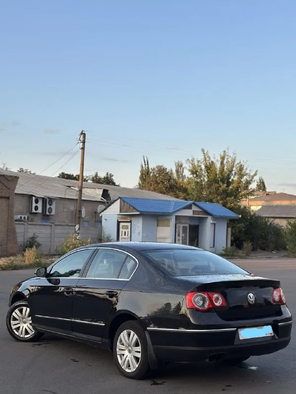 Продам volkswagen passat 🔥

Год выпуска:2005🔥
Модификация:2.0 fsi at (150 л. С. )🔥
Тип двигателя: бензин🔥
Коробка передач : автомат 🔥
Привод:передний🔥
Тип кузова : седан🔥
Koмплeктaция: highline (полная, кроме люка)🔥
Цвет:черный 🔥

В продаже volkswagen passat в бешеной и редкой комплектации, есть абсолютно все функции, кроме люка.
Двигатель -в идеальном состоянии, заводится с пол оборота, работает тихо, без каких-либо шумов. Тяга бешеная.
Акпп (японский aisin-неубиваемая коробка автомат)-в идеальном состоянии, все передачи щелкают резко, без пинков, без глюков.
По салону есть мелкие нюансы, на которые готов уступить, ничего критичного, для 2005 года сохранился очень даже хорошо.
По ходовой-абсолютно делать ничего не нужно, машина мягкая, дорогу чувствует уверенно.

Полное оформление авто, готовый пакет документов для постановки на учет.
Готов к выезду в любой сервис по вашему желанию.

✅Цена: 749.999 тысяч

Возможен пригон по договоренности.
Возможен обмен.
📌Номер для связи:+79495752024 - фотография - 7