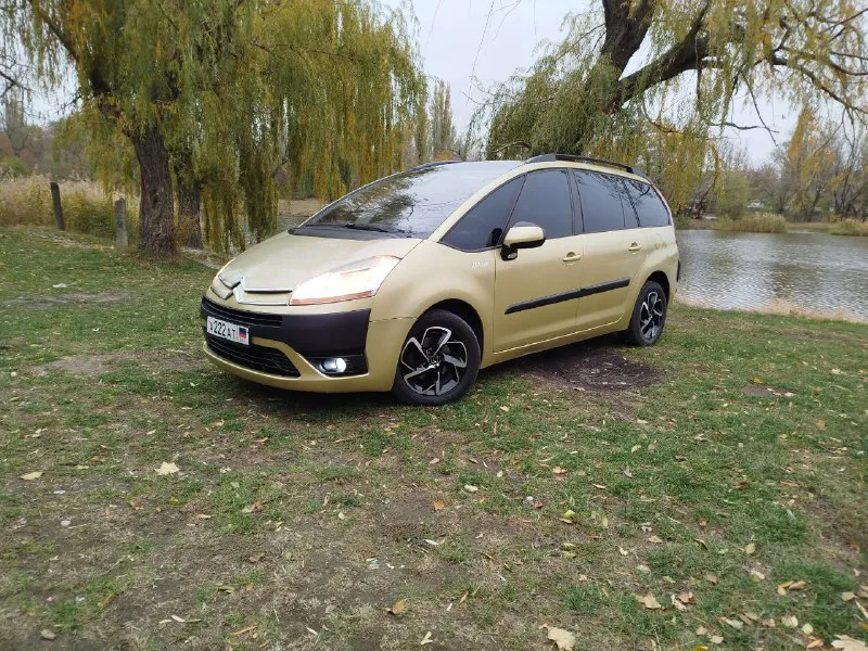 Семейный минивэн.7 мест. ситроен с4 гранд пикассо. 2008 г. в. двигатель 1.6 дизель, с турбиной. кпп... - фотография