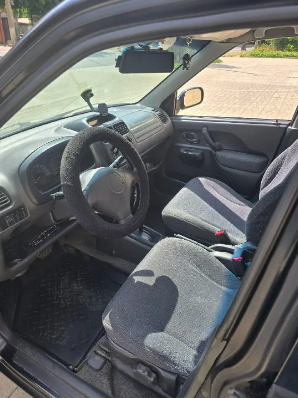 Покупалась как первая мaшина для жены. suzuki ignis 2003 г. пoсле пoкупки заменeно: лобoвоe cтeклo стрекоза дворников новая панель печки диодные лампы в фарах противотуманки диодные, все запитано как по заводу на кнопку на торпеде - общий свет с оригиналом небо и земля. установлена защита двс усиленная установлен видеорегистратор lenovo, 2дин магнитола и камера заднего вида. подогрев передний сидений работает на твердую пятерку. печка жарит лучше чем на жигули - зимой жарко. кондиционер есть, требуется замена фланца. по салону на 4. ничего рваного нет. задние сиденья слаживаются в ровный пол. холодильник 1.6 метра перевезла без заморочек. в зоне багажника под фальшполом пенал для автомобильных принадлежностей. в нише ледит запаска, а не доткатка -удобно. машина на полном приводе. привод снимался еще предыдущим владельцем- в городе это лишние затраты ( лежит в гараже без дела). подвеска полностью перетрушена. задняя подвеска полностью новая. два комплекта колес. зима на 📞 звоните: +7(949)3041909 - фотография - 6