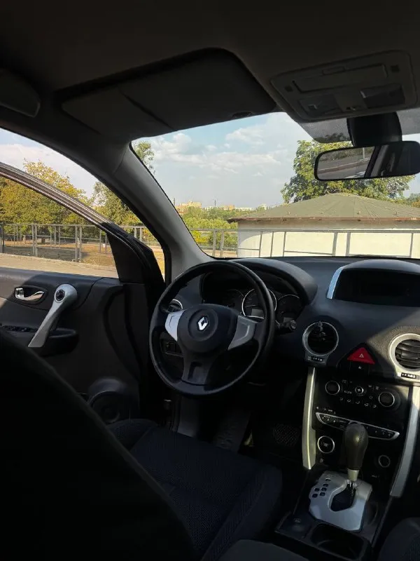 Renault koleos 2009 года,2.5 обьем двигателя, автомат коробка передач(новая, на гарантии )пробег родной 120.000км доброго времени суток! продаю свой автомобиль renault koleos. авто в хорошем состоянии! - полностью в заводском окрасе. - cvt вариатор, менее года назад прошел полную ревизию, сумма по чекам 250 000+, также он еще на гарантии. - работает ровно, никаких посторонних звуков. хорошая динамика для данного объема, нет проблем с обгоном по трассе. - салон в достойном состоянии. - полный привод работает штатно, люфта нет, посторонних звуков нет, запотеваний нет. также есть блокировка и возможность полностью перевести авто в 2wd. - большой и вместительный багажник с возможностью быстрой трансформации в ровный пол, очень удобно. - дорожный просвет 206 мм, свесы и углы вьезда скошены, что дает возможность проезжать почти везде, это один из самых проходимых авто в своем классе. цена:800.000 торг номер:79494155489 📞 звоните: +7(949)4155489 - фотография - 5
