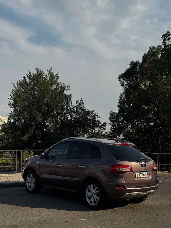 Renault koleos 2009 года,2.5 обьем двигателя, автомат коробка передач(новая, на гарантии )пробег родной 120.000км доброго времени суток! продаю свой автомобиль renault koleos. авто в хорошем состоянии! - полностью в заводском окрасе. - cvt вариатор, менее года назад прошел полную ревизию, сумма по чекам 250 000+, также он еще на гарантии. - работает ровно, никаких посторонних звуков. хорошая динамика для данного объема, нет проблем с обгоном по трассе. - салон в достойном состоянии. - полный привод работает штатно, люфта нет, посторонних звуков нет, запотеваний нет. также есть блокировка и возможность полностью перевести авто в 2wd. - большой и вместительный багажник с возможностью быстрой трансформации в ровный пол, очень удобно. - дорожный просвет 206 мм, свесы и углы вьезда скошены, что дает возможность проезжать почти везде, это один из самых проходимых авто в своем классе. цена:800.000 торг номер:79494155489 📞 звоните: +7(949)4155489 - фотография - 6