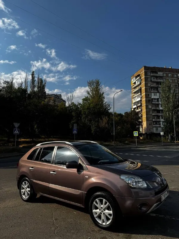 Renault koleos 2009 года,2.5 обьем двигателя, автомат коробка передач(новая, на гарантии )пробег родной 120.000км доброго времени суток! продаю свой автомобиль renault koleos. авто в хорошем состоянии! - полностью в заводском окрасе. - cvt вариатор, менее года назад прошел полную ревизию, сумма по чекам 250 000+, также он еще на гарантии. - работает ровно, никаких посторонних звуков. хорошая динамика для данного объема, нет проблем с обгоном по трассе. - салон в достойном состоянии. - полный привод работает штатно, люфта нет, посторонних звуков нет, запотеваний нет. также есть блокировка и возможность полностью перевести авто в 2wd. - большой и вместительный багажник с возможностью быстрой трансформации в ровный пол, очень удобно. - дорожный просвет 206 мм, свесы и углы вьезда скошены, что дает возможность проезжать почти везде, это один из самых проходимых авто в своем классе. цена:800.000 торг номер:79494155489 📞 звоните: +7(949)4155489 - фотография - 8