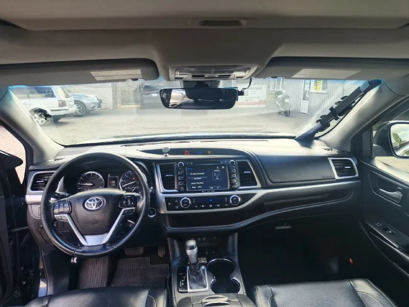 Toyota хайлендер 3 поколения 2017 год, 3,5 литра постоянный полный привод в машине все работает, вложений не требует любые проверки цена 3,200 +79595116466 📞 звоните: +7(959)5116466 - фотография - 5