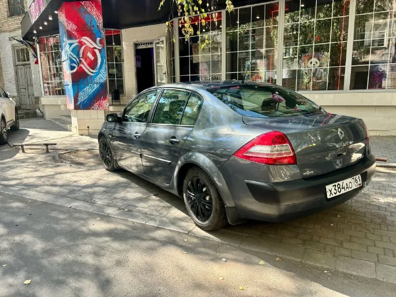 ‼️renault mégane ( рено меган ) 1.6 автомат‼️ год выпуска 2006 двигатель 1.6 коробка автомат машина в очень хорошем состоянии. движок работает идеально. не дымит, не троит, работает ровно. приезжайте- смотрите - дыма нет вообще. масло не жрет коробка автомат. установлена в августе месяце контрактная коробка ( заявленный пробег коробки 60 тысяч). при замене акпп установлены новые соленоиды. коробка работает идеально. без всяких затягиваний и буксов. поменяна рулевая рейка. заменен термостат на алюминиевый. стойки в мае менялись в круг. техника на отлично в авто. кузов не гнилой и в отличном состоянии. был ремонт левого порога. без пены и прочего. переваренная часть. пороги обработаны и покрашены машина в донецке. ленинский район цена 450 торг +79493556866 - фотография - 5