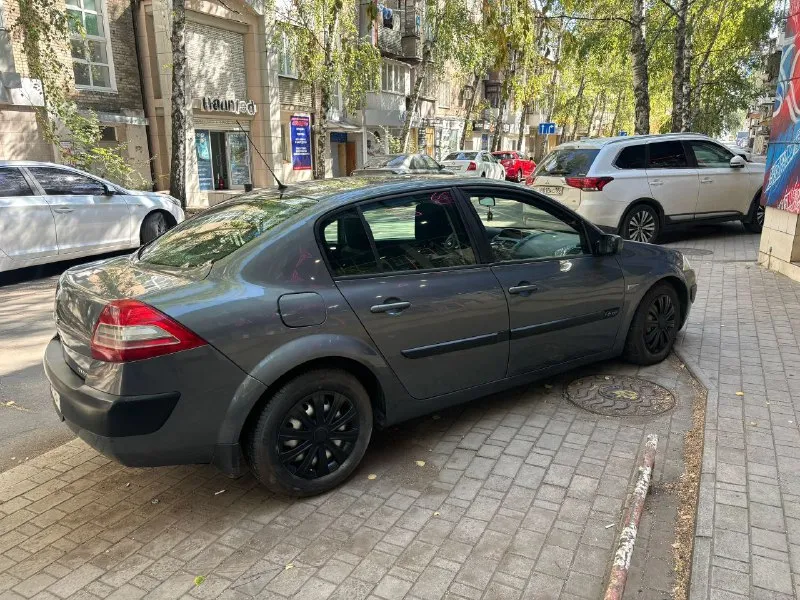 ‼️renault mégane ( рено меган ) 1.6 автомат‼️ год выпуска 2006 двигатель 1.6 коробка автомат машина в очень хорошем состоянии. движок работает идеально. не дымит, не троит, работает ровно. приезжайте- смотрите - дыма нет вообще. масло не жрет коробка автомат. установлена в августе месяце контрактная коробка ( заявленный пробег коробки 60 тысяч). при замене акпп установлены новые соленоиды. коробка работает идеально. без всяких затягиваний и буксов. поменяна рулевая рейка. заменен термостат на алюминиевый. стойки в мае менялись в круг. техника на отлично в авто. кузов не гнилой и в отличном состоянии. был ремонт левого порога. без пены и прочего. переваренная часть. пороги обработаны и покрашены машина в донецке. ленинский район цена 450 торг +79493556866 - фотография - 7