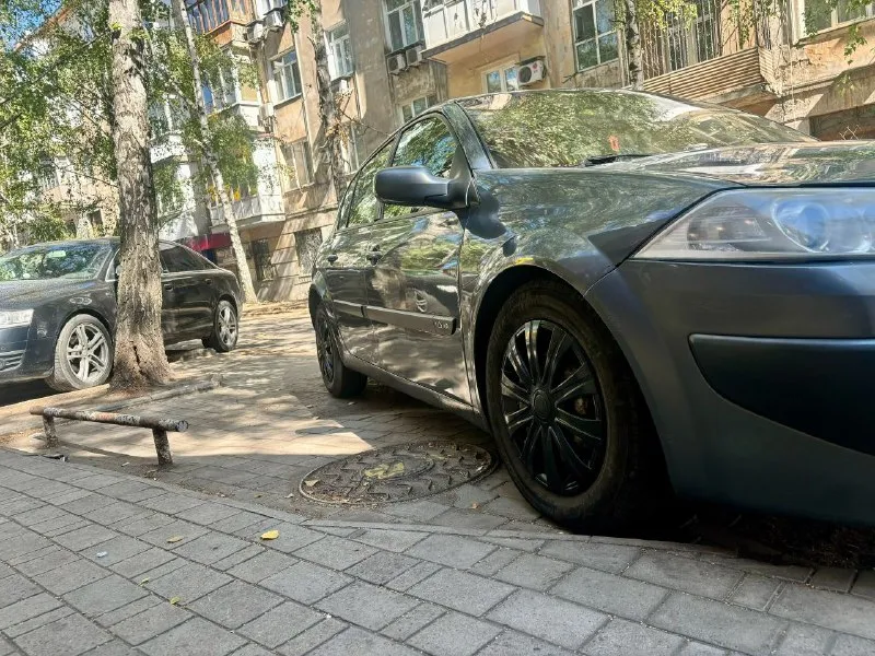 ‼️renault mégane ( рено меган ) 1.6 автомат‼️ год выпуска 2006 двигатель 1.6 коробка автомат машина в очень хорошем состоянии. движок работает идеально. не дымит, не троит, работает ровно. приезжайте- смотрите - дыма нет вообще. масло не жрет коробка автомат. установлена в августе месяце контрактная коробка ( заявленный пробег коробки 60 тысяч). при замене акпп установлены новые соленоиды. коробка работает идеально. без всяких затягиваний и буксов. поменяна рулевая рейка. заменен термостат на алюминиевый. стойки в мае менялись в круг. техника на отлично в авто. кузов не гнилой и в отличном состоянии. был ремонт левого порога. без пены и прочего. переваренная часть. пороги обработаны и покрашены машина в донецке. ленинский район цена 450 торг +79493556866 - фотография - 8