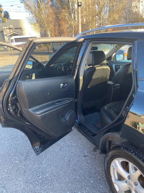 Nissan rogue 2008 г. пробег 180 тыс км. -цена 779тыс. р.продаю по нижней цене рынка. покупал в автосалоне. единственный владелец. обьем 2.5.не газу евро4.салон кожа. полный привод автомат. климат. круиз. подогрев. компьютер-все есть. ходовая коробка двигатель-в порядке. ржавчины нет-оцинковка. есть царапины по кузову.2 учета-днр и украина. продаю так как езжу на другой. а эта 2года практически стоит в гараже. машина в порядке-сел и поехал. телефон: +79494761535 📞 звоните: +7(949)4761535 - фотография - 10
