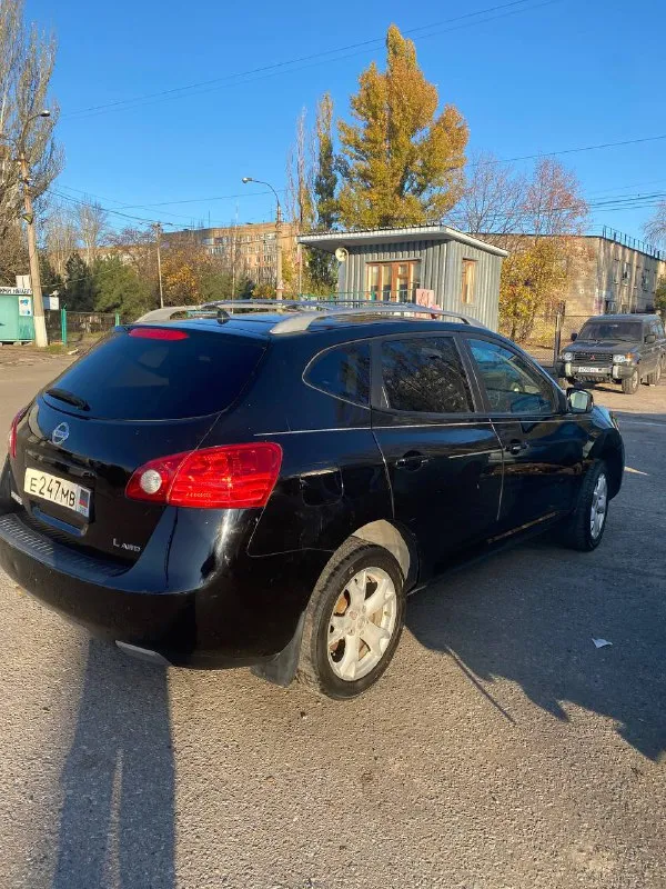 Nissan rogue 2008 г. пробег 180 тыс км. -цена 779тыс. р.продаю по нижней цене рынка. покупал в автосалоне. единственный владелец. обьем 2.5.не газу евро4.салон кожа. полный привод автомат. климат. круиз. подогрев. компьютер-все есть. ходовая коробка двигатель-в порядке. ржавчины нет-оцинковка. есть царапины по кузову.2 учета-днр и украина. продаю так как езжу на другой. а эта 2года практически стоит в гараже. машина в порядке-сел и поехал. телефон: +79494761535 📞 звоните: +7(949)4761535 - фотография - 2