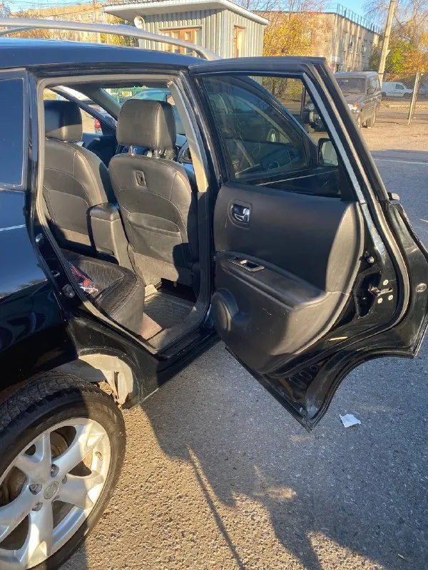 Nissan rogue 2008 г. пробег 180 тыс км. -цена 779тыс. р.продаю по нижней цене рынка. покупал в автосалоне. единственный владелец. обьем 2.5.не газу евро4.салон кожа. полный привод автомат. климат. круиз. подогрев. компьютер-все есть. ходовая коробка двигатель-в порядке. ржавчины нет-оцинковка. есть царапины по кузову.2 учета-днр и украина. продаю так как езжу на другой. а эта 2года практически стоит в гараже. машина в порядке-сел и поехал. телефон: +79494761535 📞 звоните: +7(949)4761535 - фотография - 3