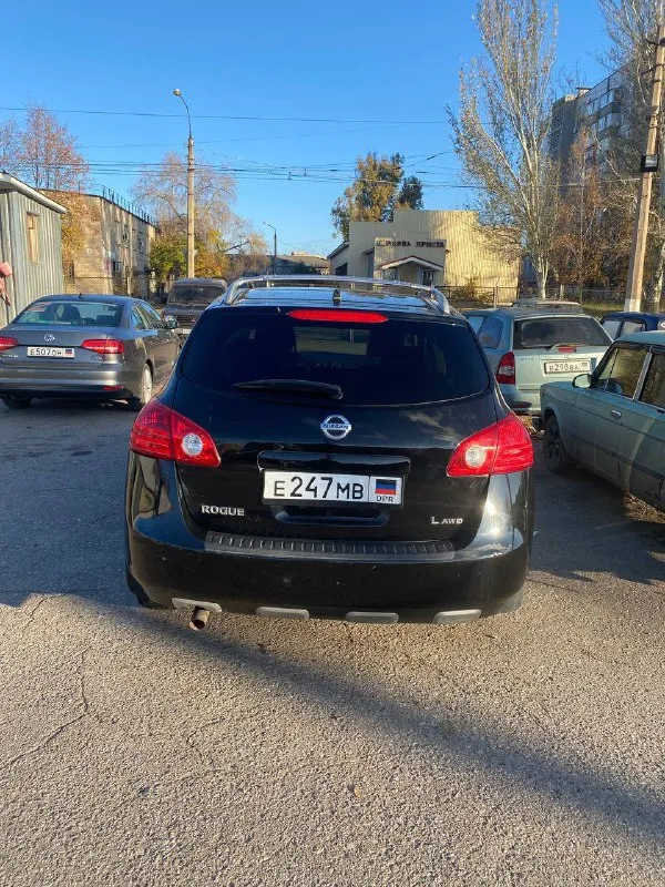 Nissan rogue 2008 г. пробег 180 тыс км. -цена 779тыс. р.продаю по нижней цене рынка. покупал в автосалоне. единственный владелец. обьем 2.5.не газу евро4.салон кожа. полный привод автомат. климат. круиз. подогрев. компьютер-все есть. ходовая коробка двигатель-в порядке. ржавчины нет-оцинковка. есть царапины по кузову.2 учета-днр и украина. продаю так как езжу на другой. а эта 2года практически стоит в гараже. машина в порядке-сел и поехал. телефон: +79494761535 📞 звоните: +7(949)4761535 - фотография - 8