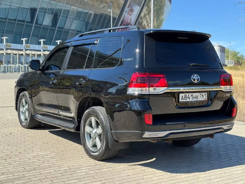 Продам: toyota land cruiser 200 год выпуска 2009. коробка автомат. двигатель 4,5 . привод полный. пробег 294 000. машина в отличном состоянии, полностью обслужена. двигатель, коробка работают идеально. ходовая часть перебрана, без посторонних звуков. по электронной части также все работает отлично, климат заправлен ! машина юридически чистая, переоформление без проблем! цена 3 550 000 торг. тел:+7 949-458-29-30. возможна продажа в кредит и обмен ! 📲 tg: дима помазан 📞 звоните: +7(949)4582930 - фотография - 5