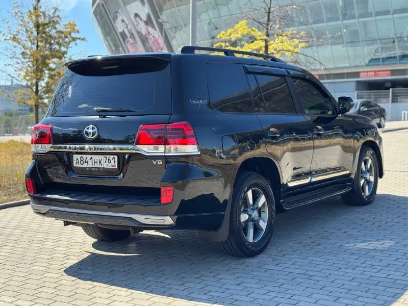 Продам: toyota land cruiser 200 год выпуска 2009. коробка автомат. двигатель 4,5 . привод полный. пробег 294 000. машина в отличном состоянии, полностью обслужена. двигатель, коробка работают идеально. ходовая часть перебрана, без посторонних звуков. по электронной части также все работает отлично, климат заправлен ! машина юридически чистая, переоформление без проблем! цена 3 550 000 торг. тел:+7 949-458-29-30. возможна продажа в кредит и обмен ! 📲 tg: дима помазан 📞 звоните: +7(949)4582930 - фотография - 6