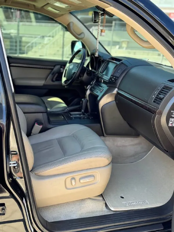 Продам: toyota land cruiser 200 год выпуска 2009. коробка автомат. двигатель 4,5 . привод полный. пробег 294 000. машина в отличном состоянии, полностью обслужена. двигатель, коробка работают идеально. ходовая часть перебрана, без посторонних звуков. по электронной части также все работает отлично, климат заправлен ! машина юридически чистая, переоформление без проблем! цена 3 550 000 торг. тел:+7 949-458-29-30. возможна продажа в кредит и обмен ! 📲 tg: дима помазан 📞 звоните: +7(949)4582930 - фотография - 9