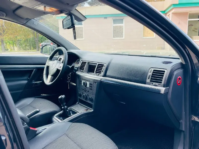 Продаю авто в идеальном состоянии супер красивый удобный комфортный экономный opel vectra c * restaling * elegance *** в эксплуатации с 2008 года пробег 155 двигатель 1.8 ecotec лучший в линейки опель хорошая комплектация редкая есть все ! климат контроль круиз контроль подогревы датчики света дождя авто затемнение зеркало кожаный комбинированные салон ухоженный и много чего есть для комфортного вождения ! документы в порядке любой вид оформления. цена за достойный автомобиль 625:000 тыс ₽ реальному быстрому покупателю торг у капота кто действительно заинтересован приобрести авто в очень хорошем состоянии без вложений звоните приезжайте покупайте город донецк всяким умникам диваным экспертам мимо 🆘 все вопросы по телефону +79493969852 📲 - фотография - 9