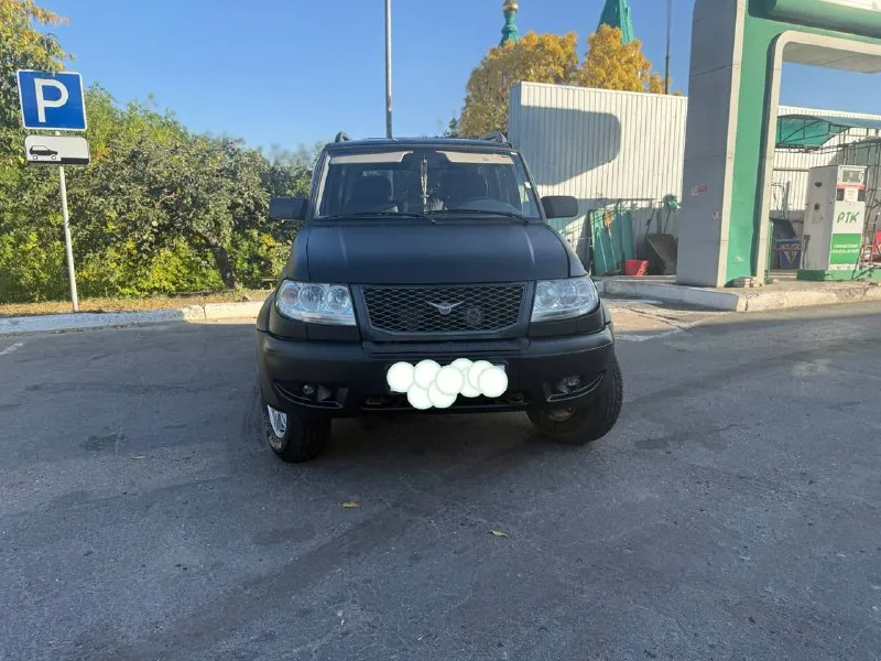 Продам патриот 2012 г. в. состояние как на фото, поварен, освежен в раптор, всё работает, дует, светит, моргает, двигатель, коробка, ходовка без нареканий, сел - поехал хоть до луны цену вижу 750.000 с предложениями в лс, обоснованный торг у капота переоформление в мрэо или по дкп - фотография - 2