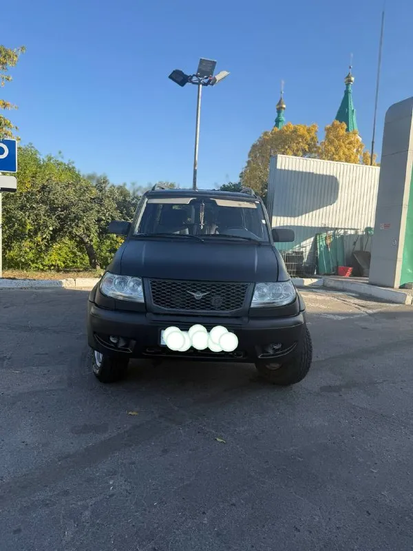 Продам патриот 2012 г. в. состояние как на фото, поварен, освежен в раптор, всё работает, дует, светит, моргает, двигатель, коробка, ходовка без нареканий, сел - поехал хоть до луны цену вижу 750.000 с предложениями в лс, обоснованный торг у капота переоформление в мрэо или по дкп - фотография - 4