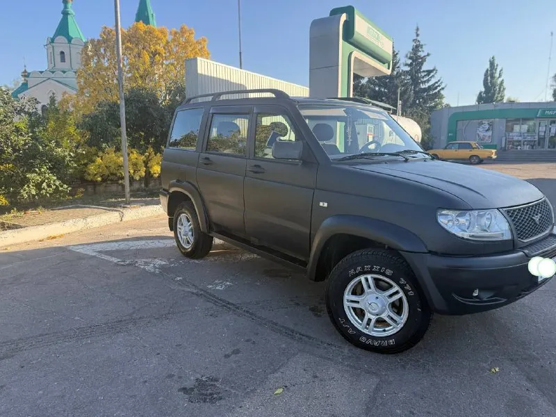 Продам патриот 2012 г. в. состояние как на фото, поварен, освежен в раптор, всё работает, дует, светит, моргает, двигатель, коробка, ходовка без нареканий, сел - поехал хоть до луны цену вижу 750.000 с предложениями в лс, обоснованный торг у капота переоформление в мрэо или по дкп - фотография - 8