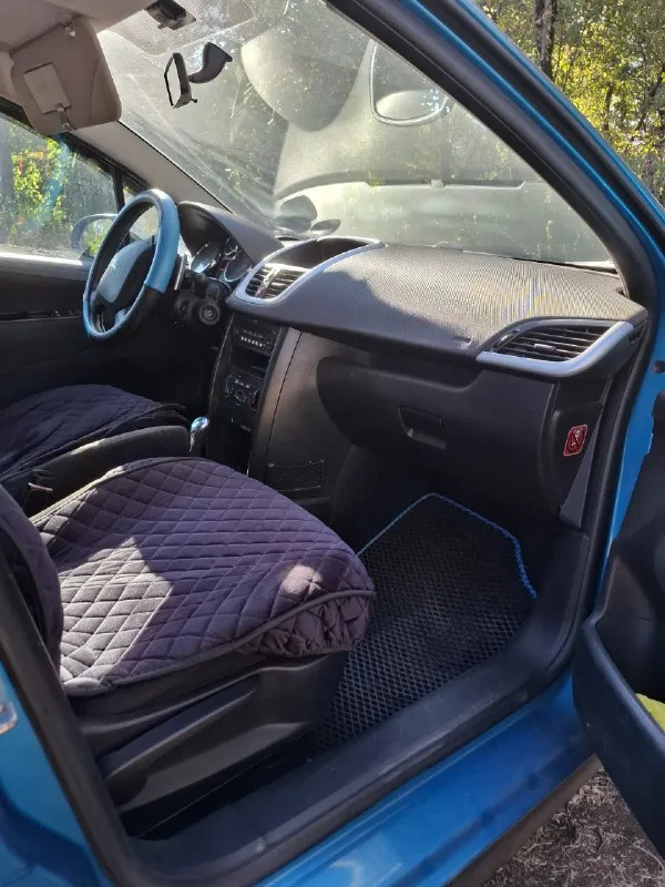 Продам peugeot 207,520000руб. 1,4 автомат, в идеальном состоянии,2009г,133000 родного пробега-подтвержден документально. ходовая обслужена до мелочей, машина не требует вложений вообще,1000км назад заменён грм, помпа, антифриз, масло, резина зима, лето. комплектация-стеклоподъемники, климат-контроль, хорошая музыка, в машине есть все для комфортной езды. для тех, кому нужен автомобиль без вложений-обращаться по номеру+79493874582 виктор, не перекуп машина своя. 📞 звоните: +7(949)3874582 - фотография - 7