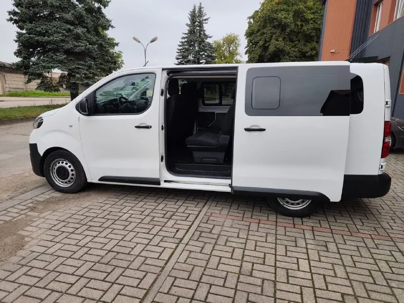 Toyota 2021г. 1.5диз. механика 6-и ступ. , 220 000км. авто только приехало с франции. 9 мест чистый пасажир. вы будете 1-хозянт. очень экономичный, без рыжиков и чижиков 2 100 000 ₽ +79493720010 - фотография - 4