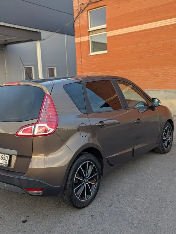 Renault scenic iii, 2.0, 1 хозяин, без дтп, идеальное состояние! продаётся renault scenic 2011 года в состоянии нового. машина по принципу «сел и поехал» без подводных камней. ​характеристики: ​двигатель: 2.0 л (140 л. с.), бензин ​коробка: автоматическая (классический гидротрансформатор) ​пробег: 140 000 км (оригинальный) ​владельцы: 1 ​птс: оригинал ​ключевые преимущества: ​идеальная автотека: без дтп, расчётов и выплат. ​заводской окрас: ни одна деталь не перекрашивалась. ​все стёкла родные: включая лобовое. ​богатая комплектация: двухзонный климат-контроль, круиз-контроль, датчики света/дождя, акпп tiptronic и др. ​отличное техническое состояние: полностью обслужен. запаска ни разу не ставилась. ​любые проверки приветствуются. машина для тех, кто ценит честность. ​цена: [1.050.000] торг у капота. телефон: [8 903 470 50 67] телеграм + 7 949 003 60 29.. .. - фотография - 4