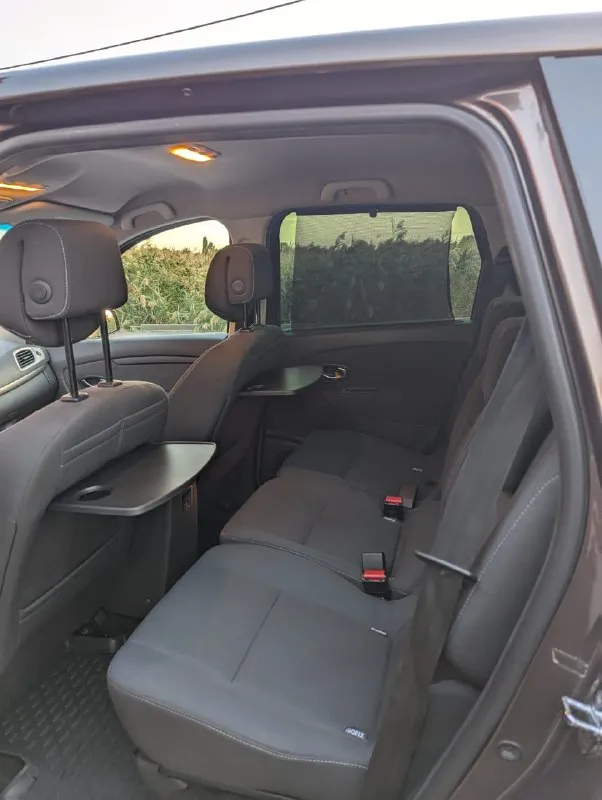 Renault scenic iii, 2.0, 1 хозяин, без дтп, идеальное состояние! продаётся renault scenic 2011 года в состоянии нового. машина по принципу «сел и поехал» без подводных камней. ​характеристики: ​двигатель: 2.0 л (140 л. с.), бензин ​коробка: автоматическая (классический гидротрансформатор) ​пробег: 140 000 км (оригинальный) ​владельцы: 1 ​птс: оригинал ​ключевые преимущества: ​идеальная автотека: без дтп, расчётов и выплат. ​заводской окрас: ни одна деталь не перекрашивалась. ​все стёкла родные: включая лобовое. ​богатая комплектация: двухзонный климат-контроль, круиз-контроль, датчики света/дождя, акпп tiptronic и др. ​отличное техническое состояние: полностью обслужен. запаска ни разу не ставилась. ​любые проверки приветствуются. машина для тех, кто ценит честность. ​цена: [1.050.000] торг у капота. телефон: [8 903 470 50 67] телеграм + 7 949 003 60 29.. .. - фотография - 9